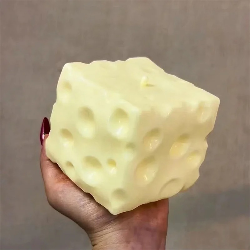 كرة ضغط على شكل مكعب جبن كبير  - مراجعة Fire Starter Cube وسعره
